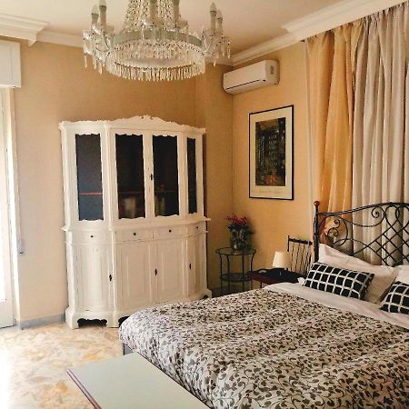 Апартаменты Residenza Carlo Di Borbone Казерта Экстерьер фото