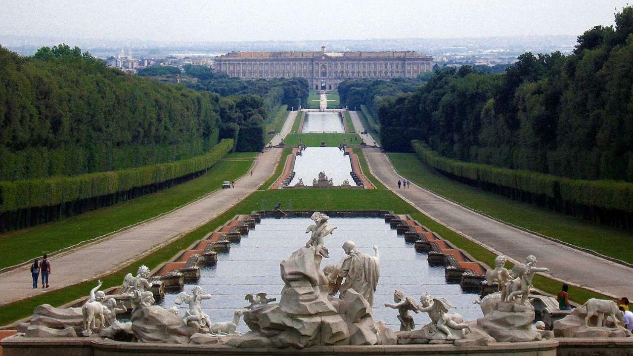 Апартаменты Residenza Carlo Di Borbone Казерта Экстерьер фото
